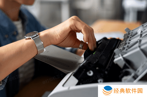 打开打印机盖子 打开打印机盖子